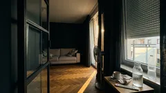 Upał w mieszkaniu? „Tryb jaskini” to prosty manewr, który robi różnicę