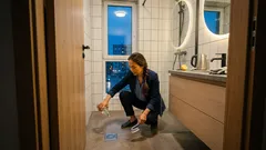 Nieprzyjemny zapach z odpływu? Trik z białym octem, który warto znać